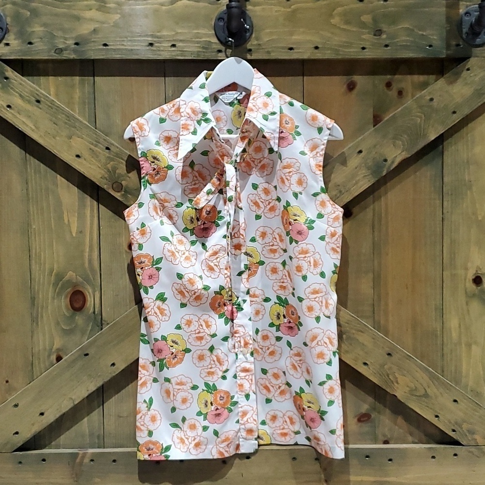 VINTAGE MISS HOLLY SLEEVELESS BLOUSE TOP WITH FLORAL PRINT BUTTONDOWN MOD